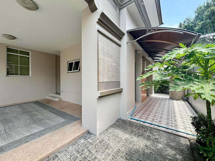 House with Shared Pool in Sukhumvit 